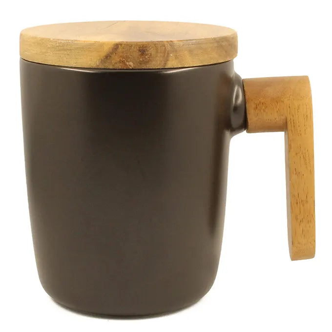 Tasse noire avec son couvercle