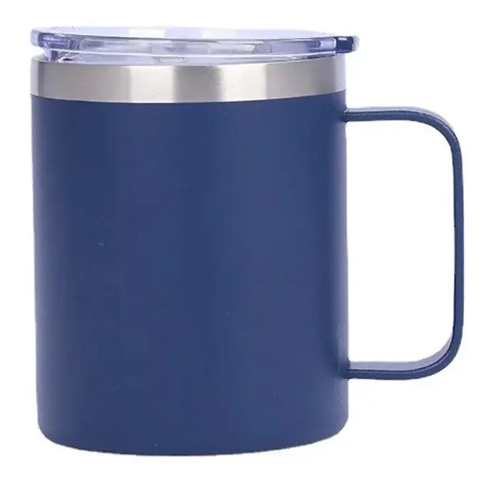 Tasse avec couvercle bleue sur fond blanc