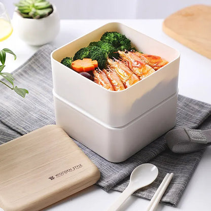 Boite bento avec des crevettes à l'intérieur et des décorations autours