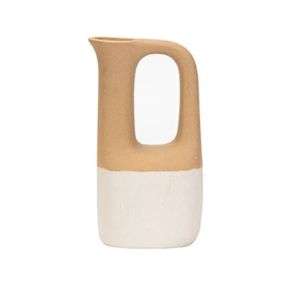 Vase en céramique sur fond blanc