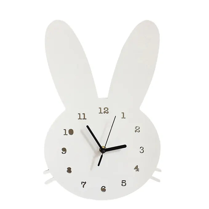 Horloge en bois blanche en forme de tête de lapin