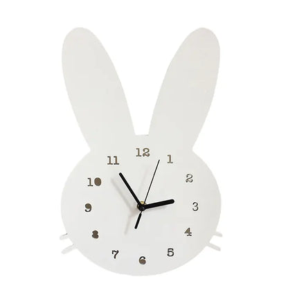 Horloge en bois blanche en forme de tête de lapin